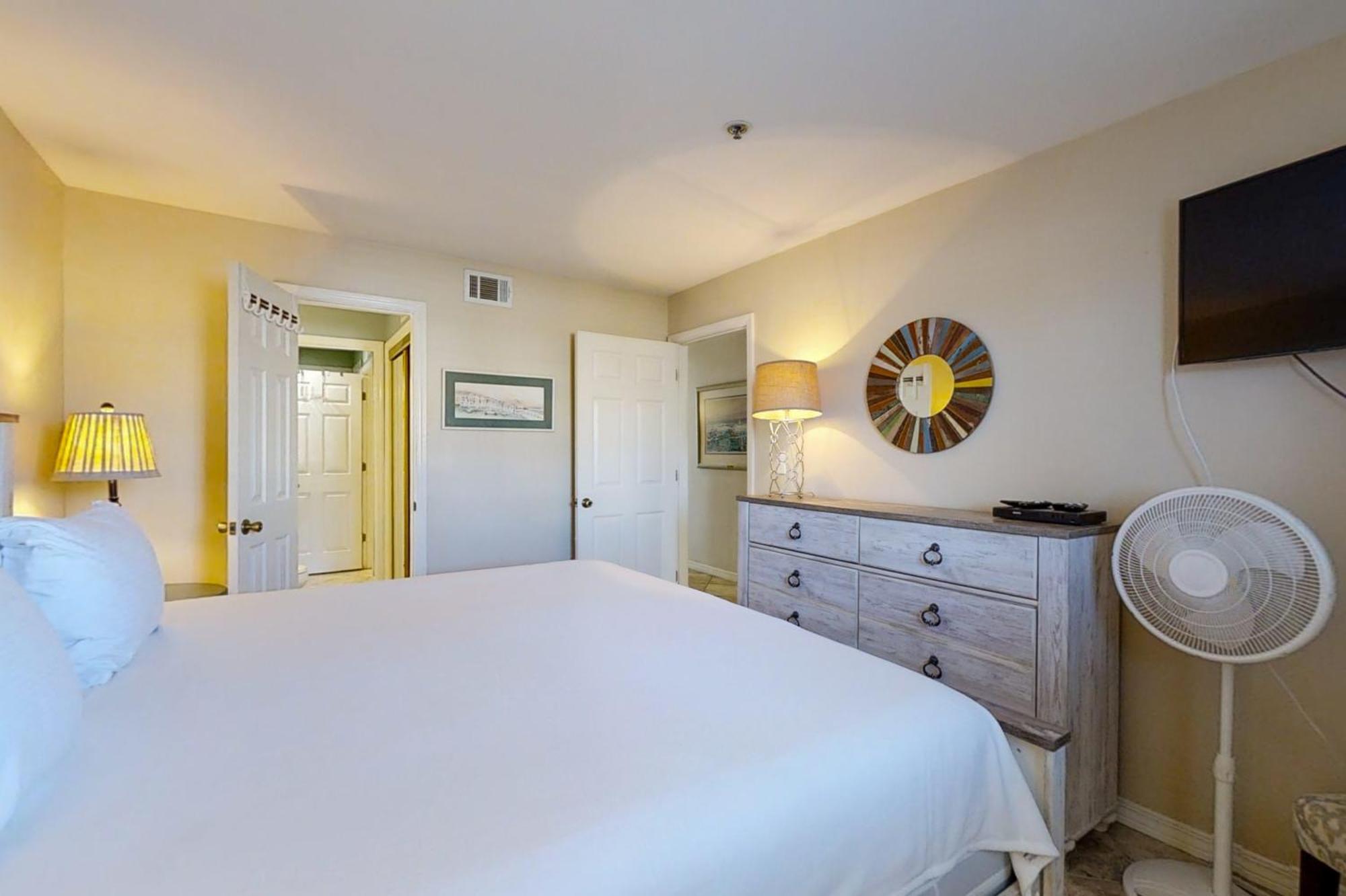 Crystal Sands III Destin Room photo