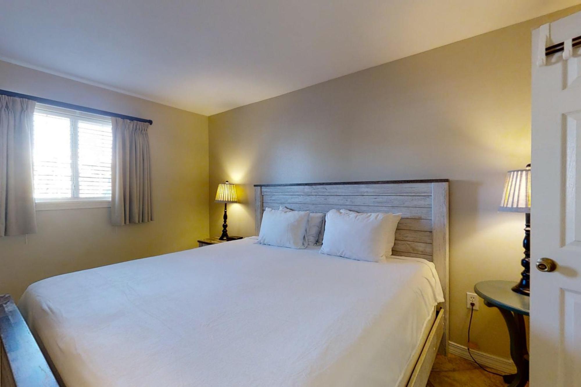 Crystal Sands III Destin Room photo